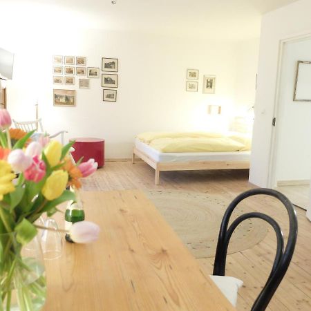 Gartenstudio-Apartment Tausendfreund - Adults Only - Am Chiemsee ブライトブルン・アム・キームゼー エクステリア 写真