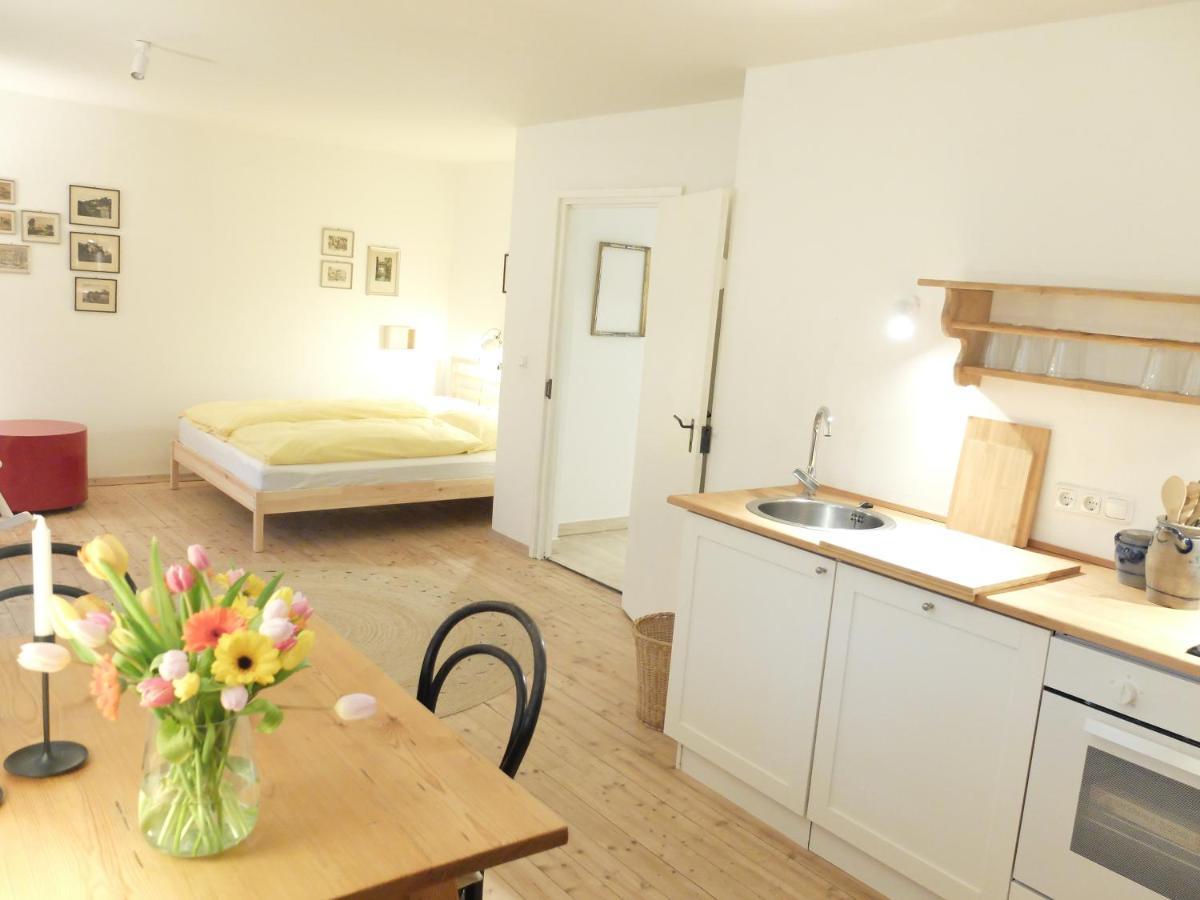 Gartenstudio-Apartment Tausendfreund - Adults Only - Am Chiemsee ブライトブルン・アム・キームゼー エクステリア 写真